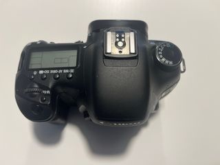 Canon 7D + 6 Baterías + 3 Tarjetas CF