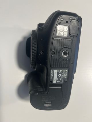 Canon 7D + 6 Baterías + 3 Tarjetas CF