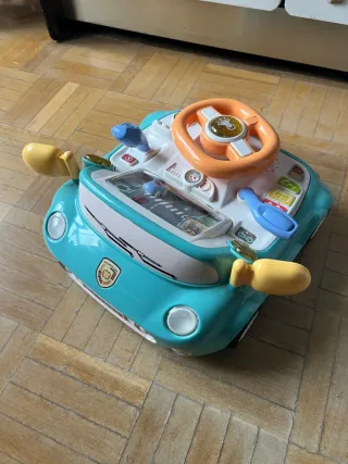 Coche de juguete interactivo