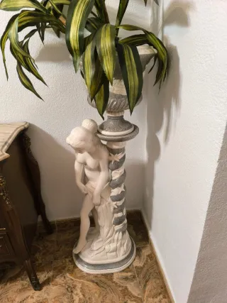 Figura Clásica 85cm + Maceta Decorativa