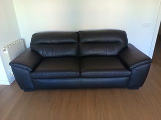Sofá de piel negro