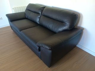 Sofá de piel negro