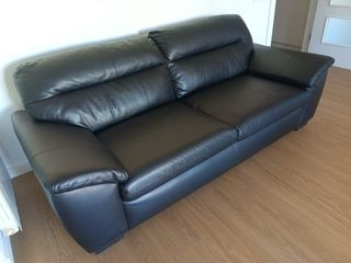 Sofá de piel negro