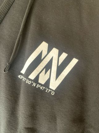 Sudadera con capucha negra