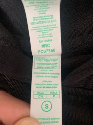 Sudadera con capucha negra