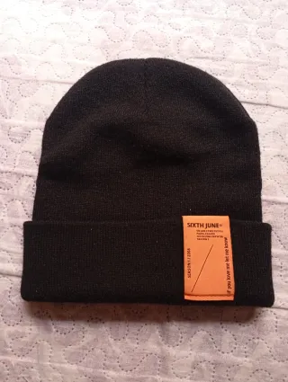 Gorro negro SIXTH JUNE
