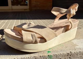 Sandalias de piel beige