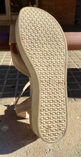 Sandalias de piel beige