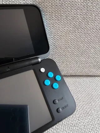 Nintendo 2DS XL Nera con caricatore