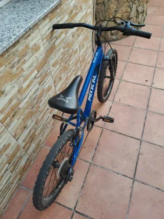 Bicicleta infantil azul