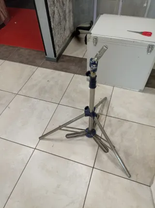 Treppiede professionale con testa snodabile