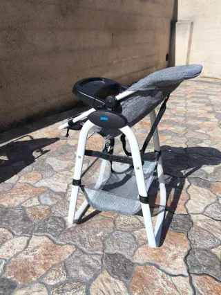 Trona de juguete gris