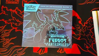 Caja Entrenador Élite Pokémon Fuegos Fantasmales