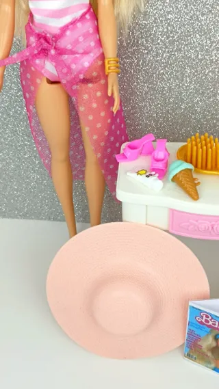 Barbie Verano Glamour con Accesorios