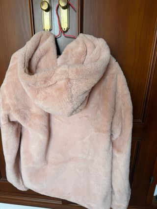 Chaquetón pelo rosa capucha Primark Talla S