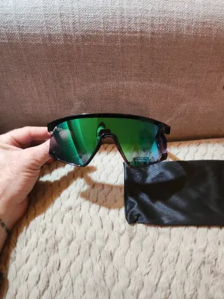 Gafas de sol deportivas negras y verdes