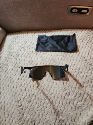 Gafas de sol deportivas negras y verdes