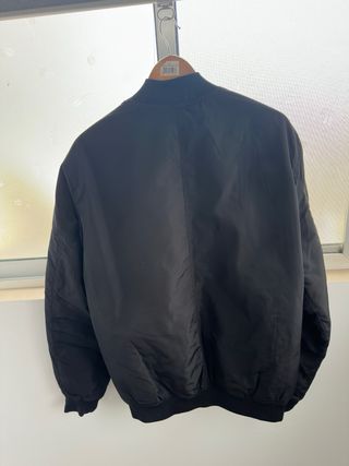 Cazadora bomber negra talla L