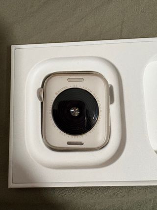 Apple Watch in Argento con Cinturino Beige