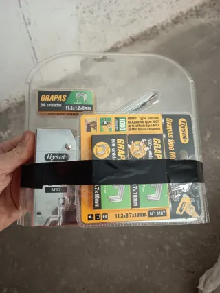 Grapadora con 200 grapas 11.3x1.2x8mm