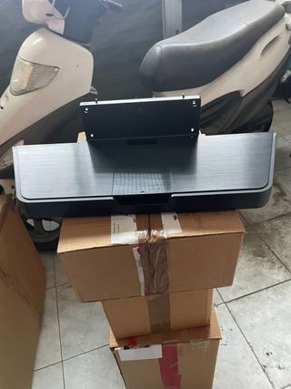 Piedistallo LG OLED argento e nero