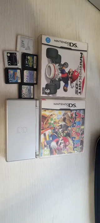 Nintendo DS Plata con varios juegos+1 de 3ds
