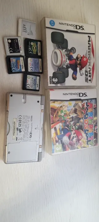 Nintendo DS Plata con varios juegos+1 de 3ds