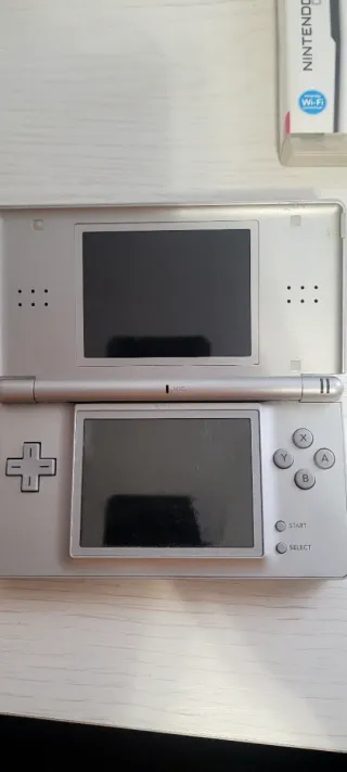 Nintendo DS Plata con varios juegos+1 de 3ds