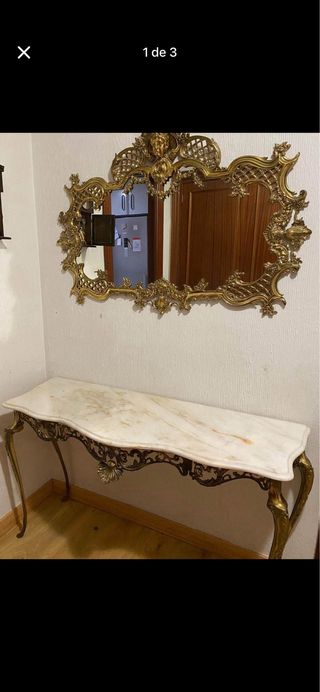 Mesa de mármol y espejo antiguo dorado