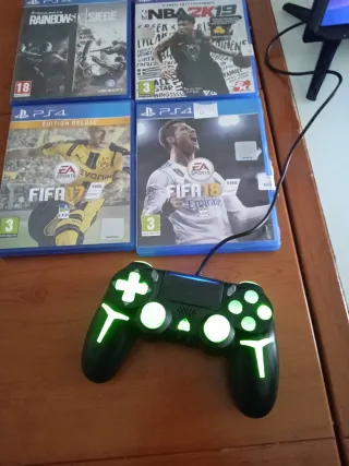 PS4 + 4 Juegos y mando cambia de colores