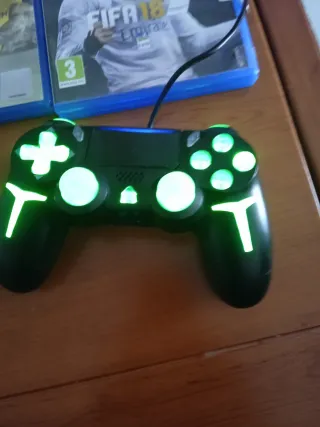 PS4 + 4 Juegos y mando cambia de colores