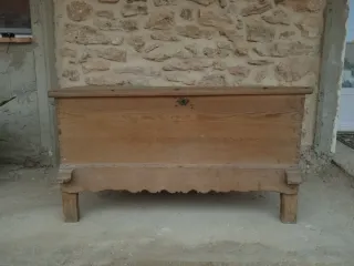 Arca de madera antigua