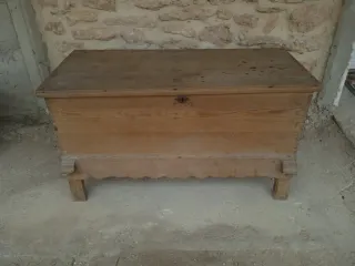 Arca de madera antigua