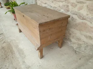 Arca de madera antigua