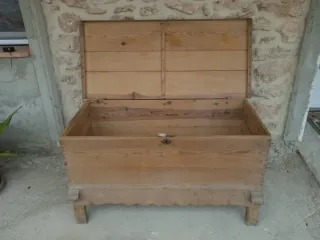 Arca de madera antigua