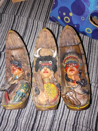 3 Figuras Indios en Canoa