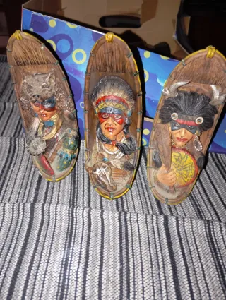 3 Figuras Indios en Canoa
