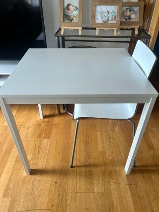 Mesa cuadrada minimalista blanca- regalo sillas 2