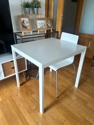 Mesa cuadrada minimalista blanca- regalo sillas 2