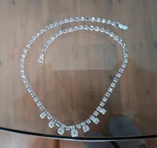 Collar de plata con pedrería