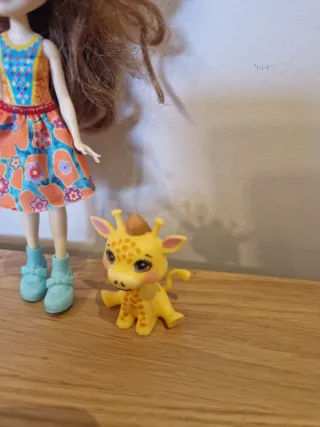 Muñeca Enchantimals Jirafa con Mascota