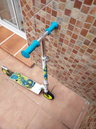 Patinete infantil blanco y azul