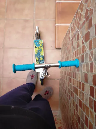 Patinete infantil blanco y azul