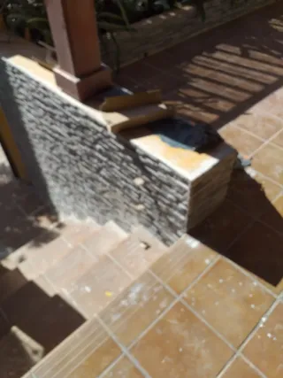 Hago trabajos de cerrajería y  albañilería