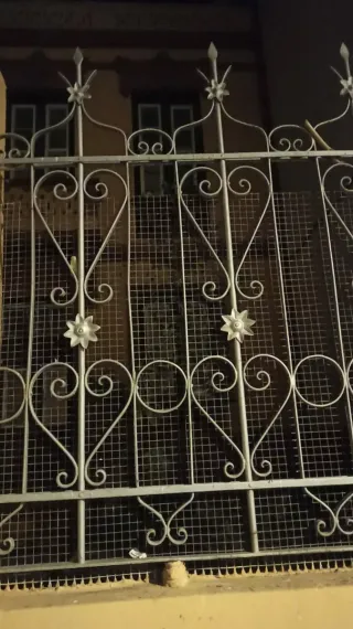 Hago trabajos de cerrajería y  albañilería