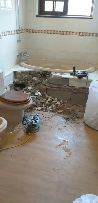 Hago trabajos de cerrajería y  albañilería