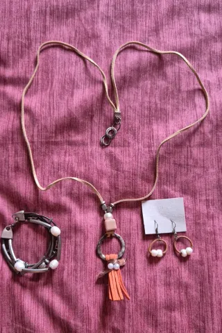 Conjunto Colgante, Pulsera y Pendientes