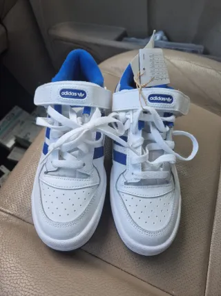 Zapatillas Adidas Forum Low Blancas y Azules