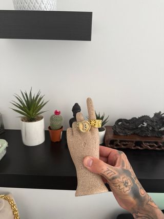 Anillos Versace y Bitcoin Oro