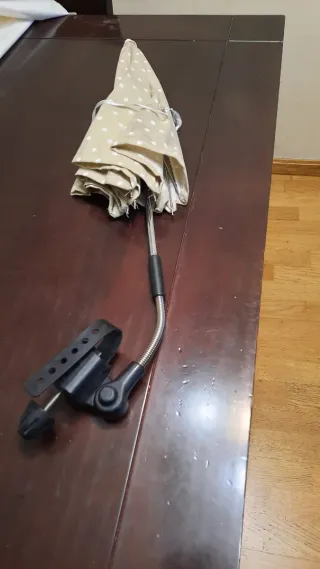 Paraguas y bolsa beige/negro